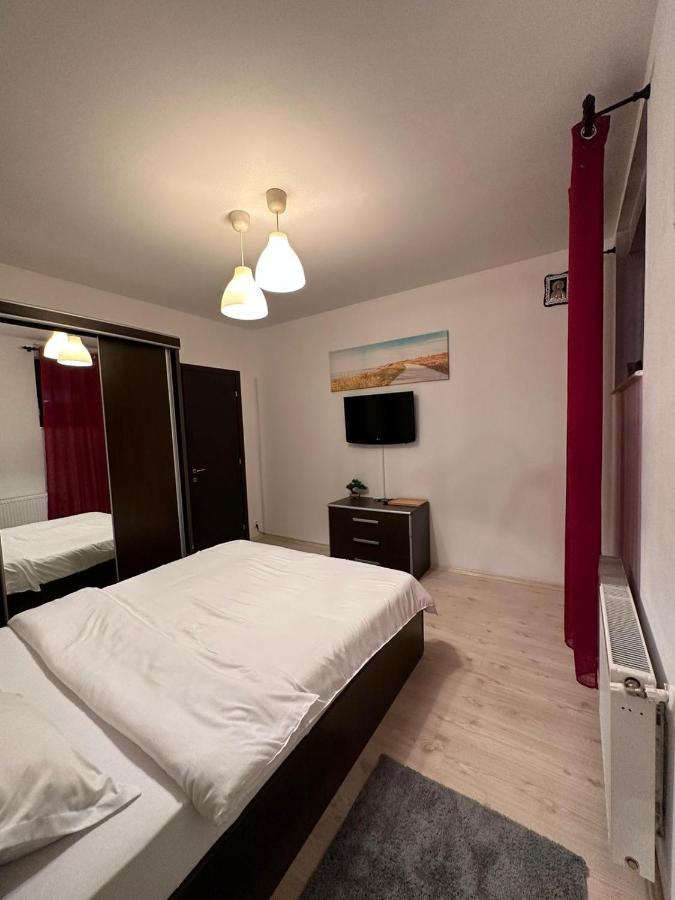 Apartament โอโตเปนี ภายนอก รูปภาพ